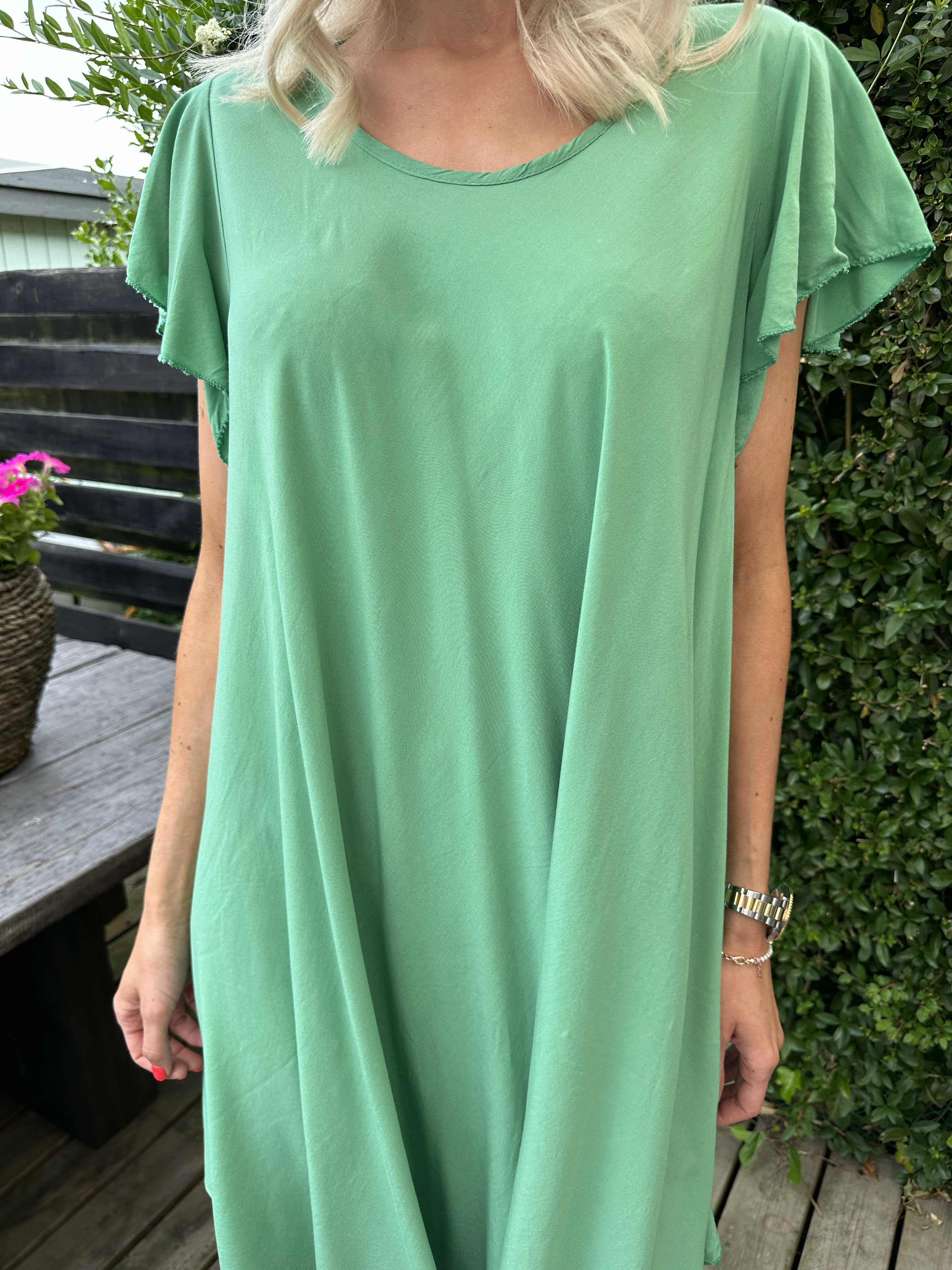 Davina - Enkel viskosklänning med t-shirtärmar